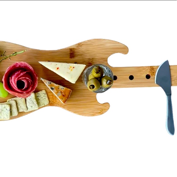 Guitar 🎸 charcuterie board with magnets for cheese 🧀 knife - Picture 3 of 4